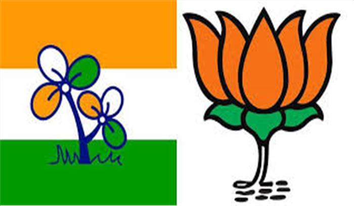 तृणमूल कांग्रेस और बीजेपी के बीच जमीन के साथ-साथ सोशल मीडिया पर भी जंग है जारी तृणमूल कांग्रेस और बीजेपी के बीच जमीन के साथ-साथ सोशल मीडिया पर भी जंग है जारी
