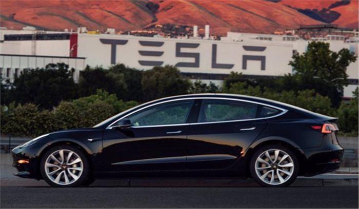 रिकॉर्ड कार उत्पादन के बावजूद टेस्ला को 40.8 करोड़ का शुद्ध घाटा
