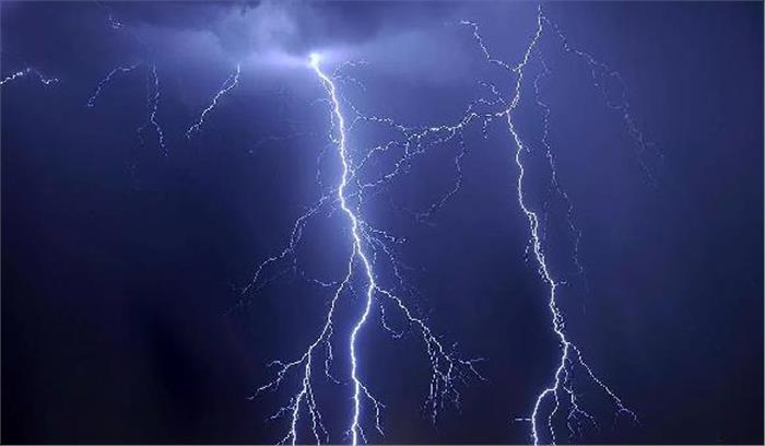 कर्नाटक: बिजली गिरने से 2 महिलाओं की मौत