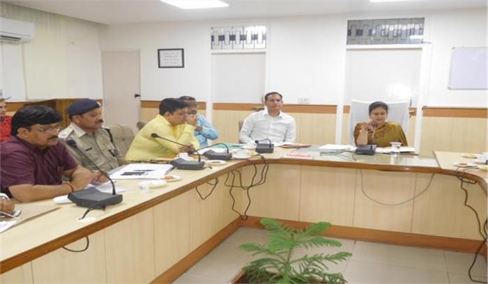 जिलाधिकारी ने की विद्युत विभाग की समीक्षा