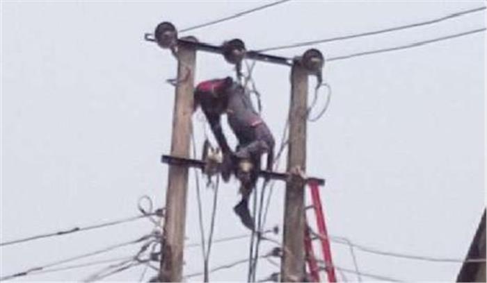 बैतूल में बिजली का पोल लगा रहे मजदूर की करंट से मौत