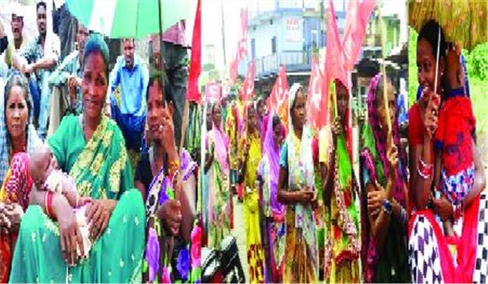 मनमाना बिजली बिल,ग्रामीणों ने घेरा वितरण केंद्र