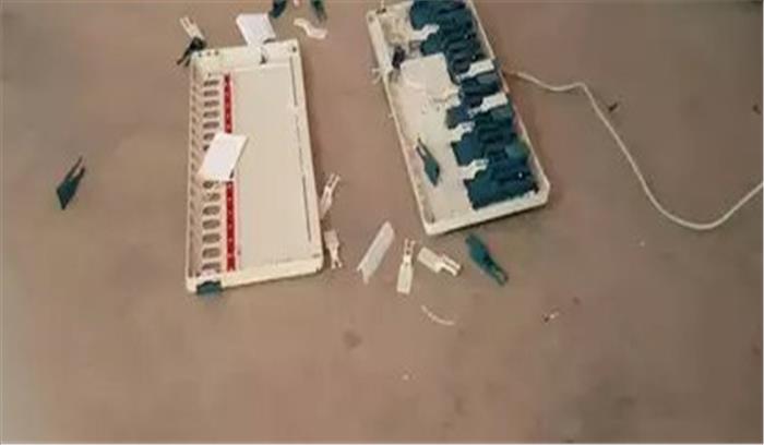 बिहार  के सारण में मतदाता ने ईवीएम मशीन तोड़ी, मतदान बाधित