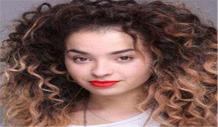 बाल धोना किसी झंझट से कम नहीं है: गायिका एला एयर