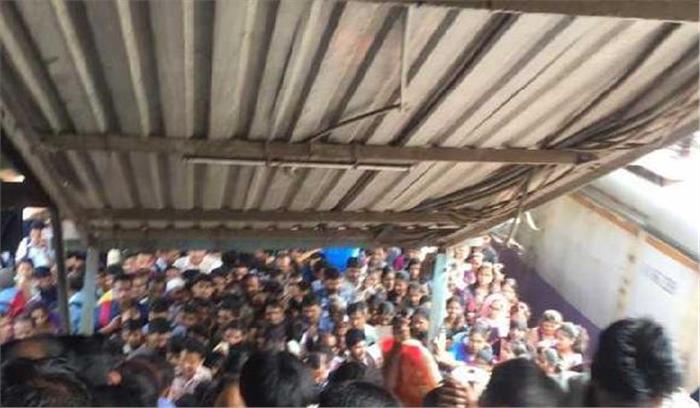 एलफिंस्टन स्टेशन पर भगदड़ में मरने वालों की संख्या 22 हुई