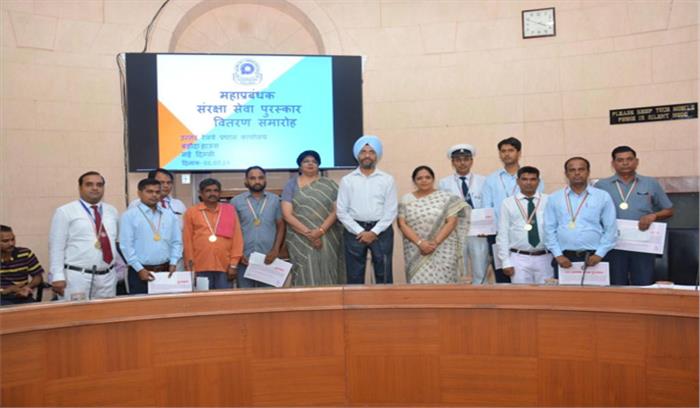 कर्मचारियों को उत्तर रेलवे ने किया सम्मानित 