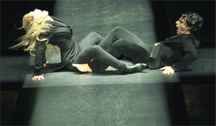 देहों के मिलन व मुक्त होने की कहानी एनकोर