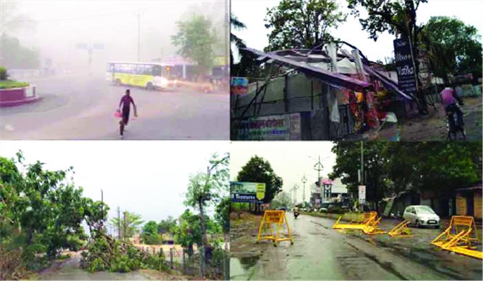 चारों तरफ बरसी राख, अंधड़ से जनजीवन अस्त-व्यस्त चारों तरफ बरसी राख, अंधड़ से जनजीवन अस्त-व्यस्त