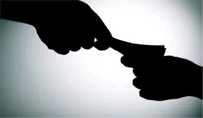 अभियंता रिश्वत लेते गिरफ्तार