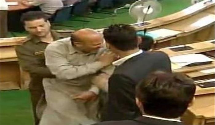  राशिद को  सदन से बाहर निकाला गया