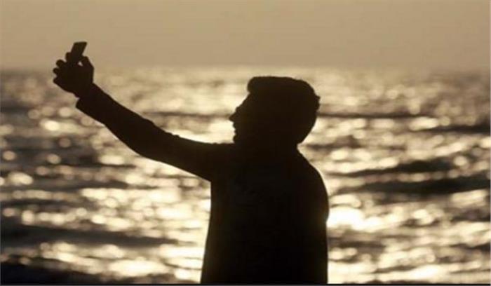 सेल्फी लेने के चक्कर में इंजीनियरिंग छात्रों की डूबने से मौत