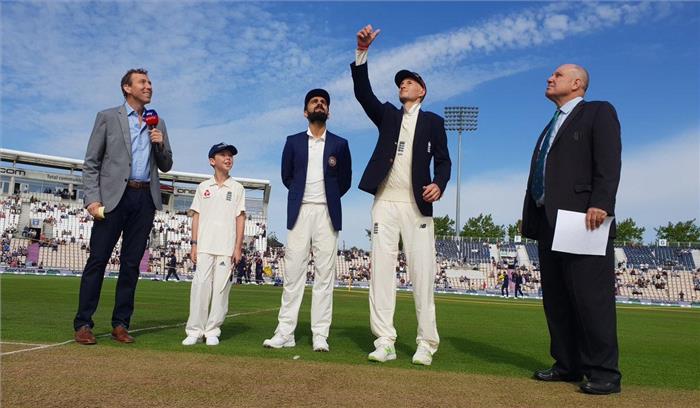 साउथैम्पटन टेस्ट: इंग्लैंड ने टॉस जीतकर लिया पहले बल्लेबाजी का फैसला साउथैम्पटन टेस्ट: इंग्लैंड ने टॉस जीतकर लिया पहले बल्लेबाजी का फैसला