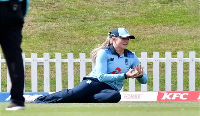 साराह और डेविस को इंग्लैंड टेस्ट टीम से किया गया रिलीज