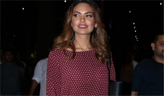 लड़कियों में खेल के प्रति जागरूकता पैदा करने के लिए ईशा गुप्ता बना रही फुटबॉल टीम