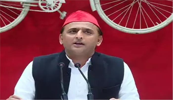 सपा समर्थकों को मुलायम सिंह को हर हाल में 10 लाख वोट दिलाने होंगे: अखिलेश