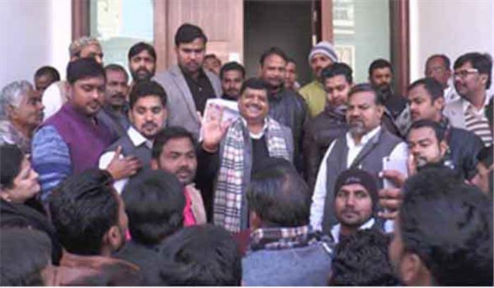 बड़े भाई होने के नाते पीटने या पिटवाने का पूरा अधिकार है: शिवपाल