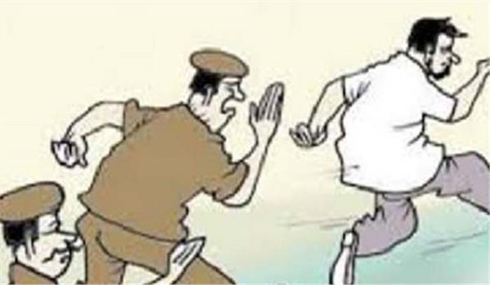 उत्तर प्रदेश : जेल से फरार कैदी की ट्रेन से कट कर मौत