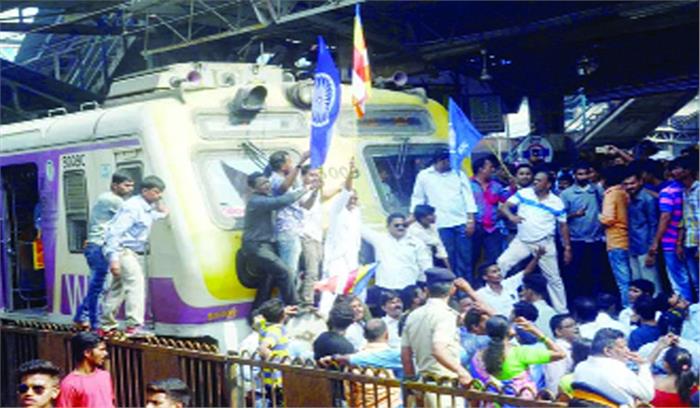 जातीय हिंसा की आग में जला महाराष्ट्र