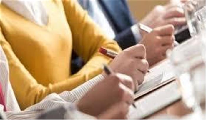 परीक्षा शुल्क में बढ़ोतरी का विरोध