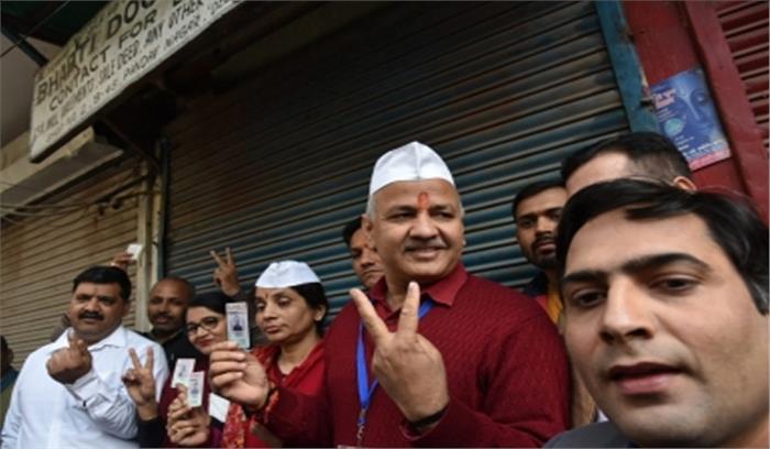 एक्जिट पोल्स : निरक्षरों से लेकर प्रोफेशनल्स के बीच भाजपा पर भारी पड़ी आप