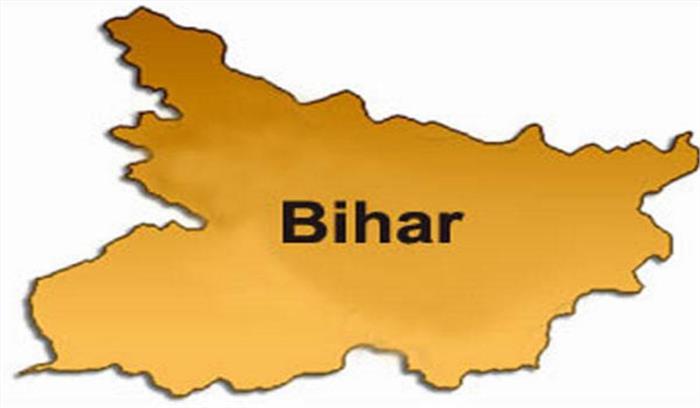 भारी मात्रा में विस्फोटक और देशी शराब जब्त​​​​​​​