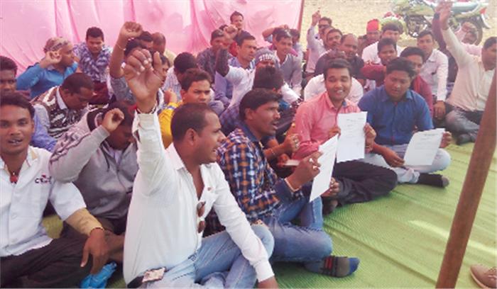 मांगों को लेकर संजीवनी और महतारी के चालकों ने दिया धरना