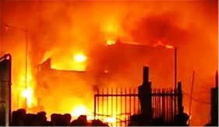 नोएडा : स्कूल की लाइब्रेरी स्वाहा, जांच शुरू