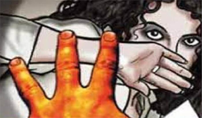 बर्थ-डे पार्टी में तीन युवतियों से रेप का प्रयास