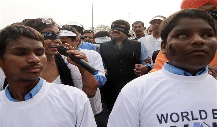 स्वैच्छिक नेत्रदान के लिए निकाली गई पदयात्रा, मशहूर हस्तियों ने की शिरकत