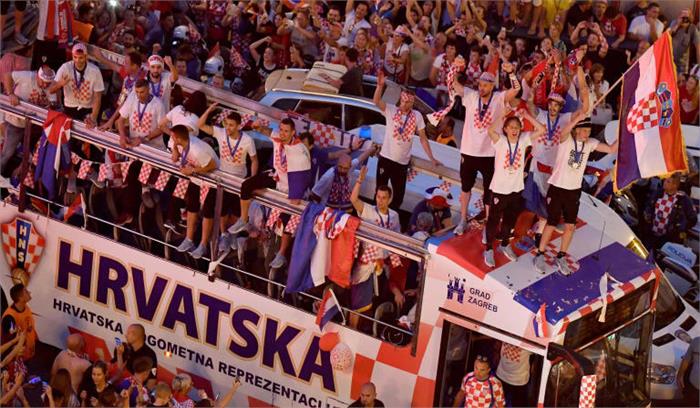 विश्व कप रनरअप क्रोएशिया का उनके देश में हुआ भव्य स्वागत