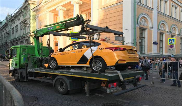 मास्को में भीड़ पर चढ़ी टैक्सी, आठ घायल