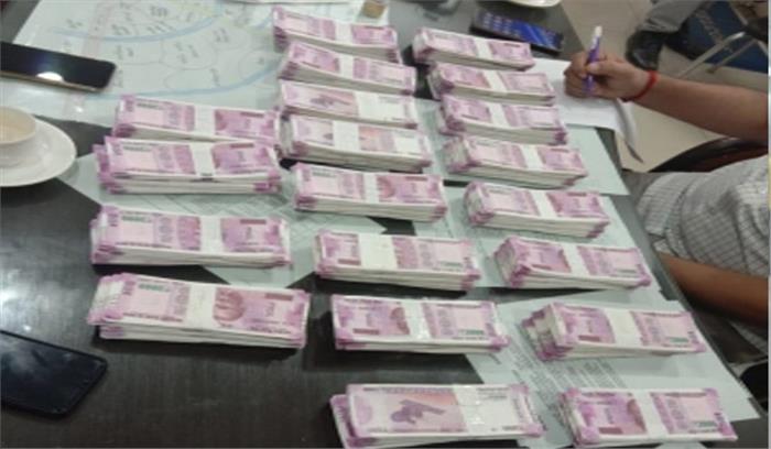 जाली नोटों के कारोबार का भंडाफोड़, इनामी गिरफ्तार, 2 लाख बरामद जाली नोटों के कारोबार का भंडाफोड़, इनामी गिरफ्तार, 2 लाख बरामद