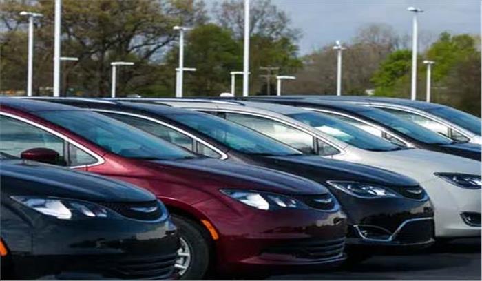 यात्री कारों की बिक्री 24 फीसदी घटी