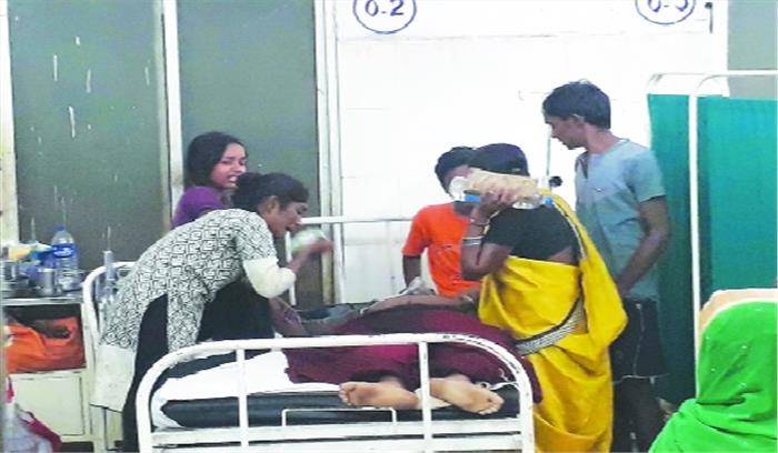 नाले के नीचे गिरी कार, ठेकेदार सहित दो की मौत