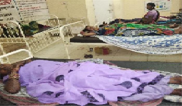 नसबन्दी कराने आए महिलाओं को  मरीजों के  बिस्तर पर लिटा दिया