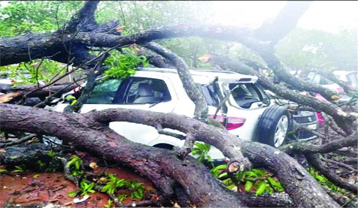 फेनी की रफ्तार ने थामे जिंदगी के पहिए