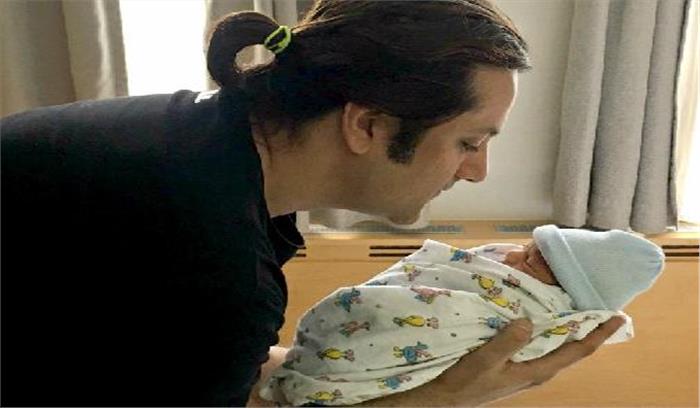 फरदीन ने प्रशंसकों को दिखाई बेटे की पहली झलक