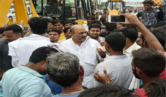 प्रशासन की कार्रवाई पूरी तरह से तानाशाही