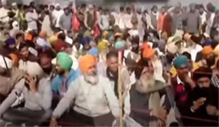 किसानों ने किया ‘मन की बात’ का ताली-थाली बजाकर विरोध किसानों ने किया ‘मन की बात’ का ताली-थाली बजाकर विरोध