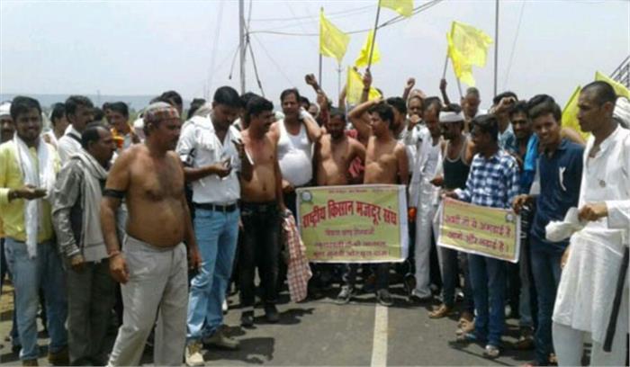 मप्र : किसानों ने राष्ट्रीय राजमार्ग किया जाम, दी गिरफ्तारी