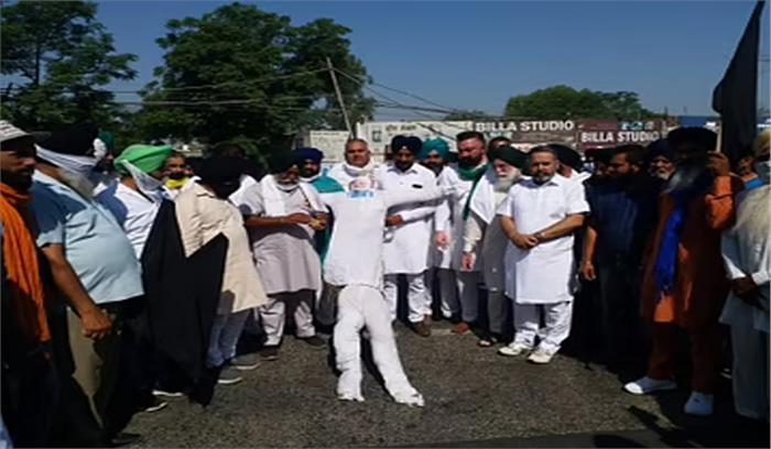 किसान भाजपा सांसदों, विधायकों के दफ्तरों के सामने जलाएंगे कानूनों की प्रतियां : एसकेएम