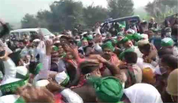 किसान नेता को हिरासत में लेने की अफवाह पर यमुना एक्सप्रेसवे किया जाम