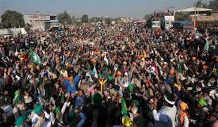 किसानों की बढ़ती भीड़ के चलते बनाया दूसरा मंच