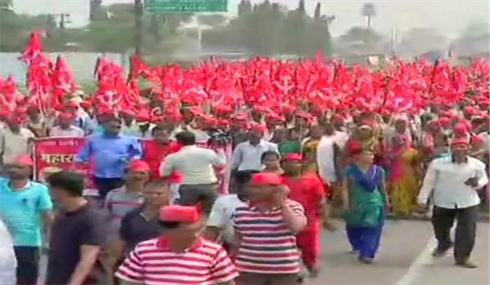 किसानों ने भाजपा सरकार की नाकामी के विरोध में  निकाला मार्च
