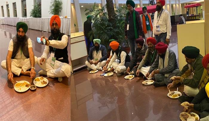किसान नेताओं ने फिर ठुकराया सरकारी लंच, फर्श पर बैठकर खाया खुद का खाना