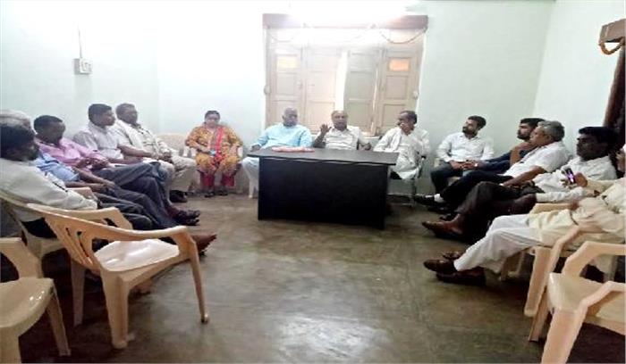 किसानों की समस्याओं को नजर अंदाज कर रही सरकार