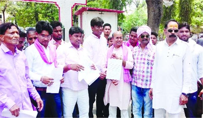 सहकारी समिति के दोषी कर्मचारियों पर नहीं हुई कार्रवाई, किसान भड़के सहकारी समिति के दोषी कर्मचारियों पर नहीं हुई कार्रवाई, किसान भड़के