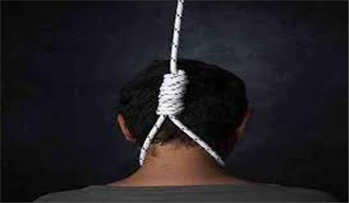 किसान ने फांसी लगाकर की आत्महत्या किसान ने फांसी लगाकर की आत्महत्या