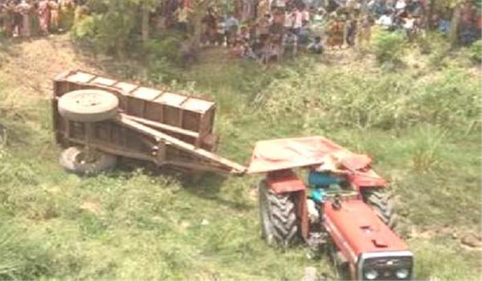 फर्रूखाबाद : ट्रैक्टर के पीछे लगी मशीन पलटी युवक की मौत