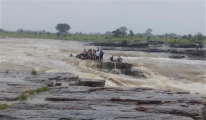 शिवपुरी हादसे में फंसे सभी 45 लोगों को सुरक्षित बचाया